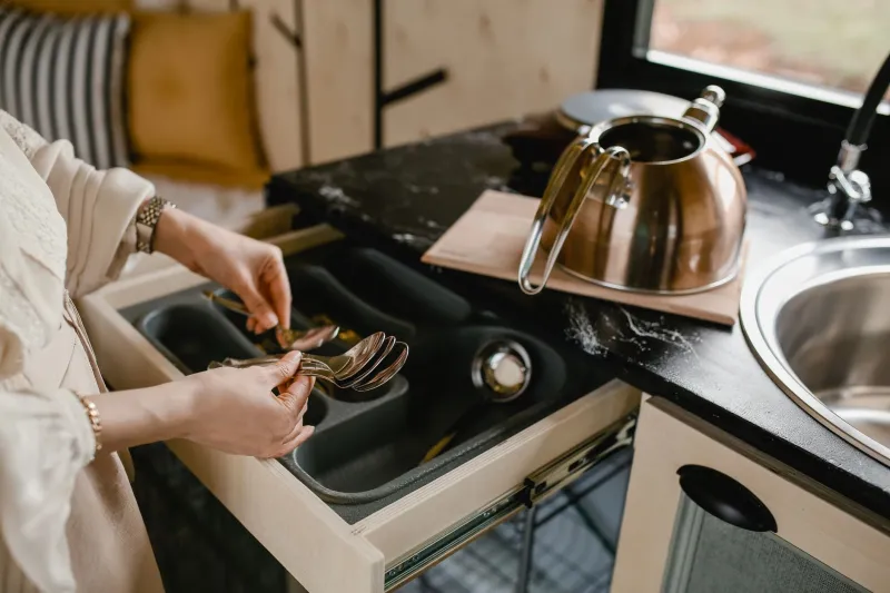 How Long Should You Keep It? A Homeowner's Guide to Cleaning vs. Replacing Kitchen Appliances